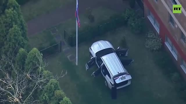   حمله با خودرو به کنسولگری روسیه در سیدنی؛ مظنون بازداشت شد