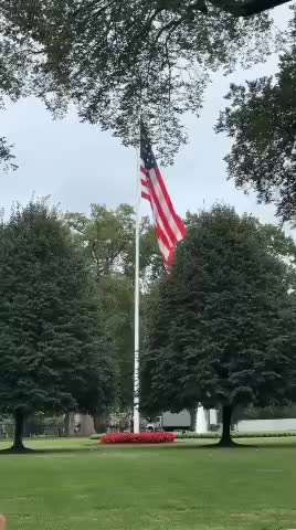   پرچم آمریکا در محوطه کاخ سفید نیمه برافراشته شد