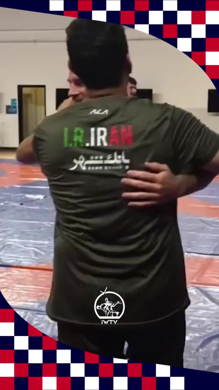   سرشاخ شدن پژمان درستکار و دیوید تیلور، مربیان ایران و آمریکا در سالن گرم مسابقات جهانی زاگرب