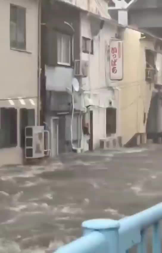   وقوع سیل شدید در توکیو؛ تعطیلی موقت فرودگاه بین‌المللی