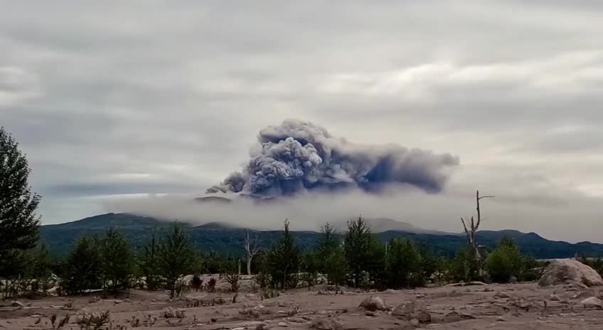   فوران آتشفشان شیولوچ در کامچاتکا روسیه