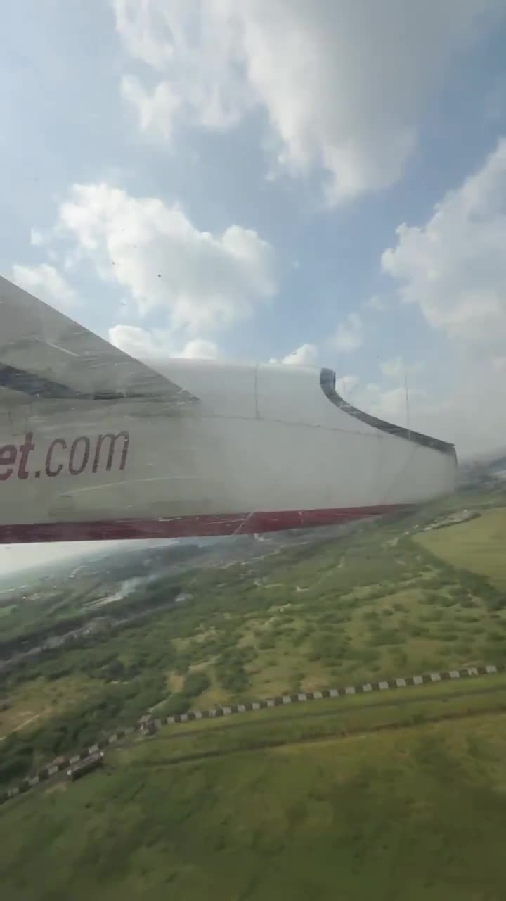   حادثه هوایی در فرودگاه؛ چرخ هواپیما موقع صعود باز شد