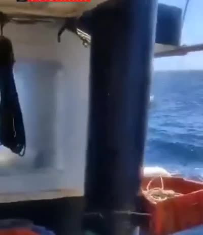   تصاویری از نیروهای آمریکایی در حال توقیف یک قایق ماهیگیری ونزوئلایی