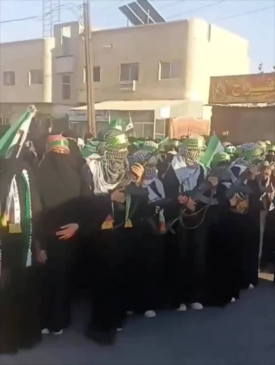   رژه مسلحانه زنان سوری در حمایت از غزه