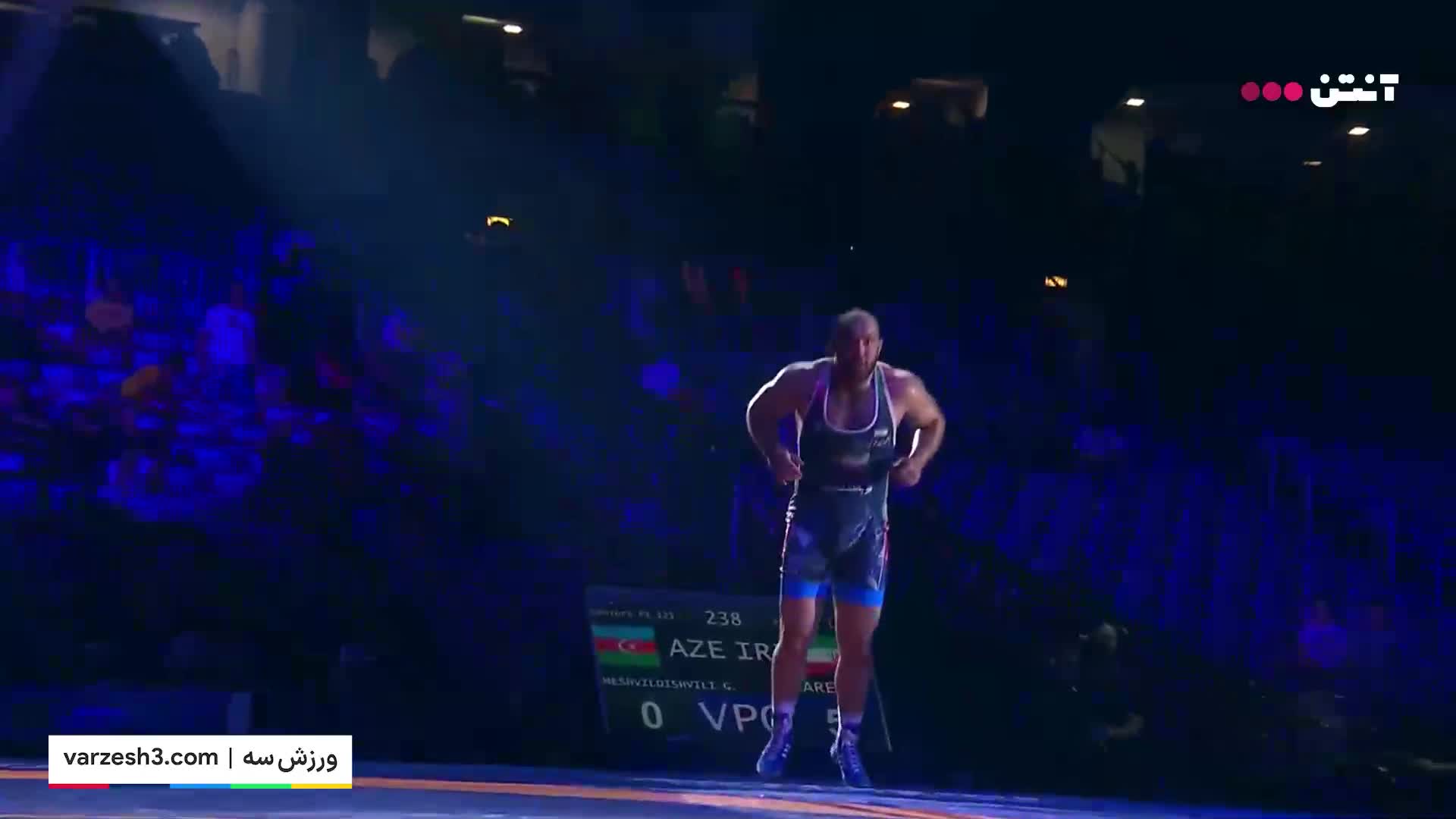   جشن آکروباتیک زارع پس از قهرمانی