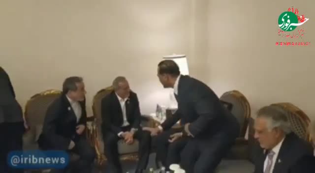   احوال پرسی پزشکیان با نخست‌وزیر پاکستان به زبان فارسی، امروز در دوحه