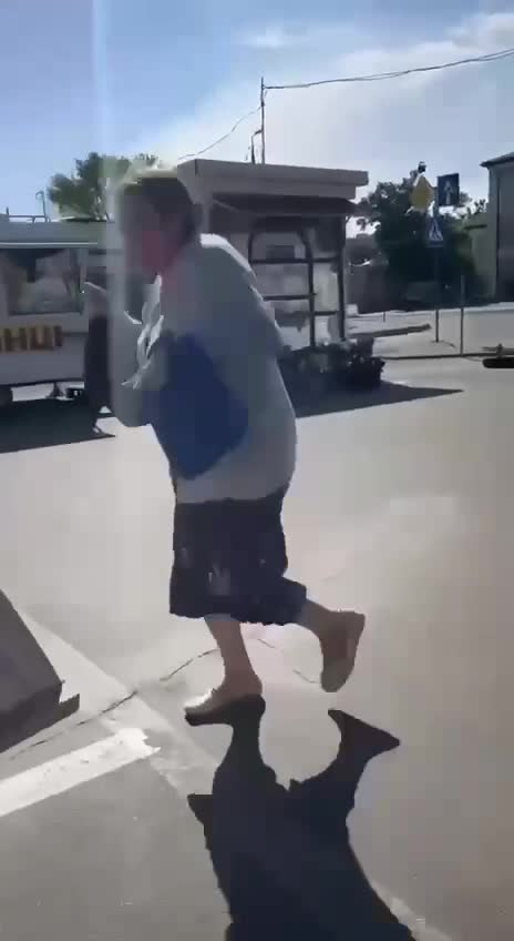   لحظه اصابت یک فروند پهپاد نوع گران  ۲ روسیه به ساختمانی در خارکی‌یف اوکراین