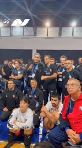   حال و هوای علی دبیر و سایر اعضای تیم ملی کشتی آزاد و فرنگی کشورمان لحظه پیروزی رحمان عموزاد مقابل حریف ژاپنی