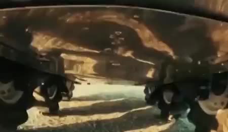   رونمایی نیروی زمینی ارتش از ربات نظامی پیشرفته‌ با نام آریا