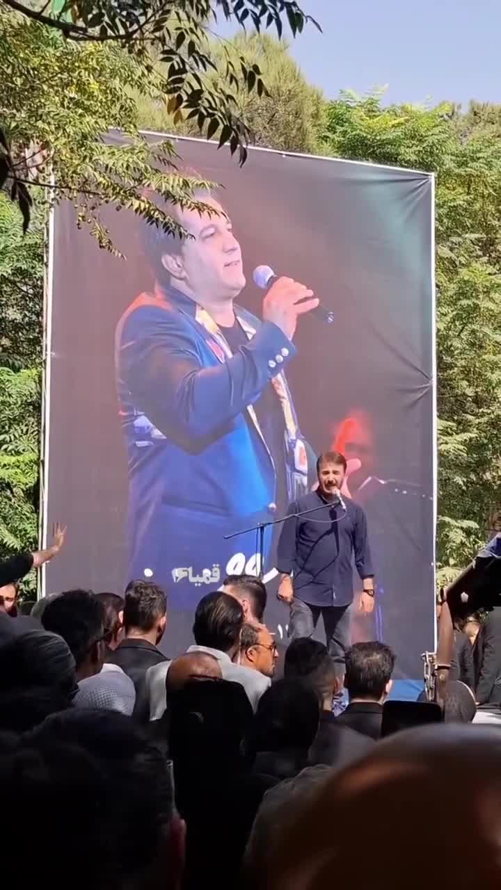   گریه‌ها و فریادهای سید جواد هاشمی در مراسم تشییع امید جهان