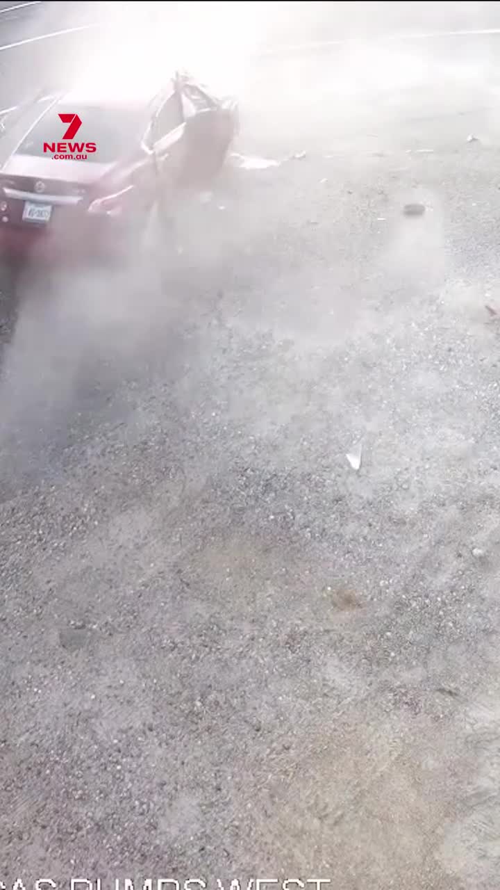   فرار معجزه‌آسا از مرگ حتمی در پمپ بنزین