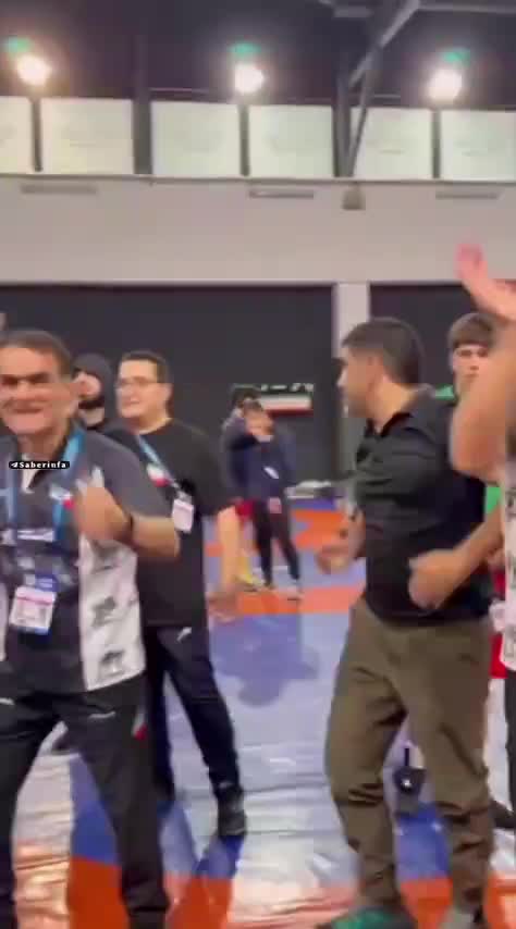   خوشحالی علیرضا دبیر پس از فینالیست شدن پیام احمدی