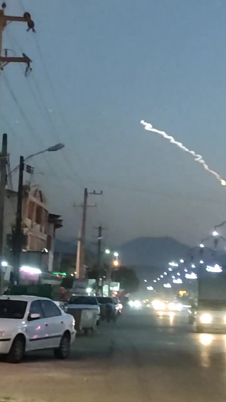   شی نورانی در آسمان ایران؛ تست موشک چند مرحله‌ای؟