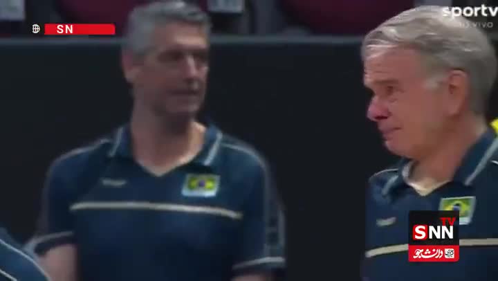   اشک‌های سوزناک در کنار زمین بعد از شنیدن خبر فوت مادر؛ رزنده غرق گریه شد