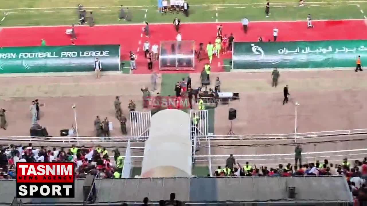   بی‌غیرت و پرتاب بطری؛ واکنش هواداران پرسپولیس به ناکامی سرخ‌پوشان مقابل چادرملو