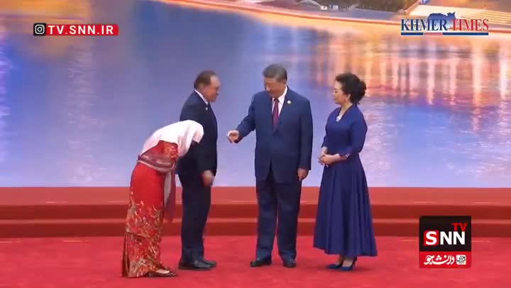   دست رئیس جمهور چین در هوا ماند؛ امتناع همسر نخست وزیر مالزی از دست دادن با شی جین‌پینگ