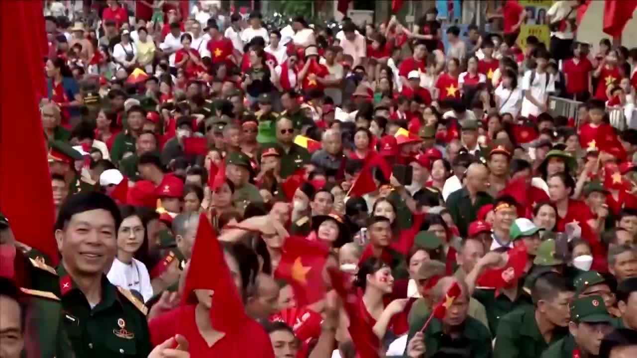   رژه نظامی ویتنام در جشن هشتادمین سالگرد اعلام استقلال