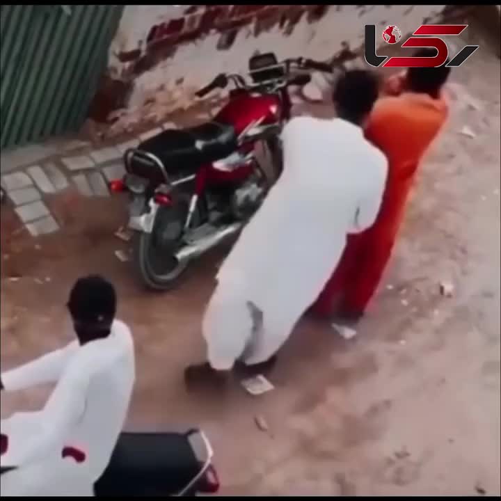   عجیب اما واقعی؛ اشک‌های پسر جوان، سارقان را پشیمان کرد!