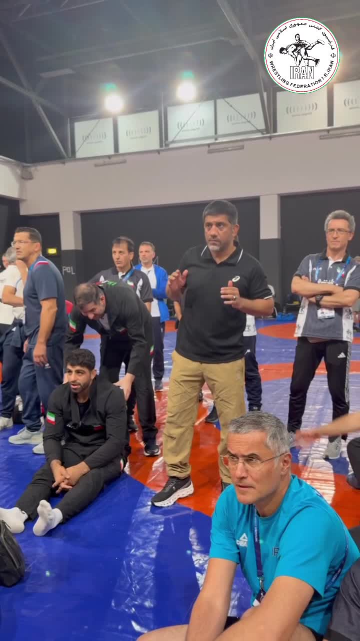   اضطراب، هیجان و شادمانی؛ علیرضا دبیر و ملی‌پوشان فرنگی‌کار نظاره‌گر دلاوری علیرضا مهمدی در نیمه‌ نهایی