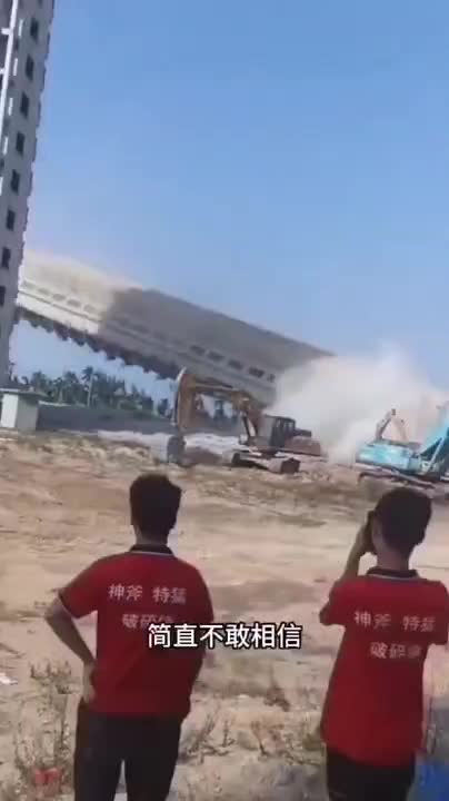   چین شروع به تخریب خانه‌های خالی کرد