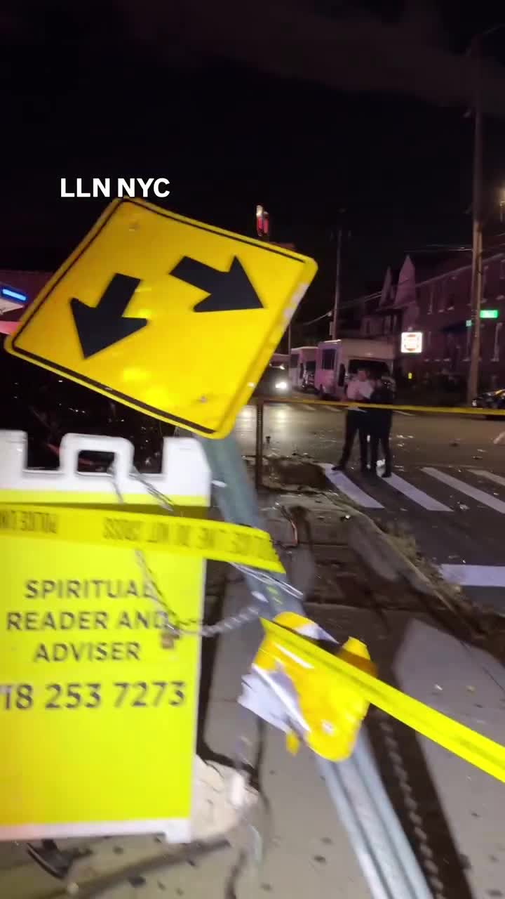   لحظه متلاشی شدن خودروی سواری پس از برخورد شدید با ساختمان!