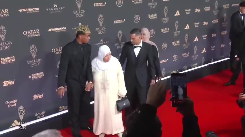   مادربزرگ مسلمان یامال سوژه جذاب مراسم توپ طلا