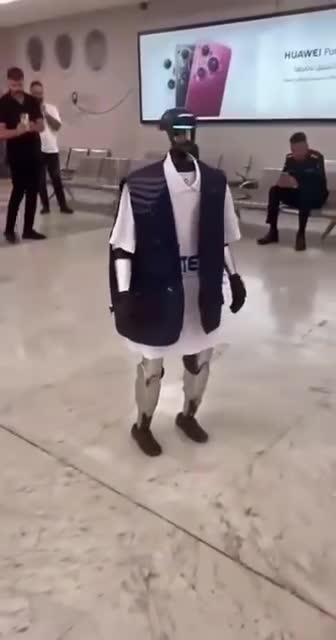   ربات‌های خدمت‌رسان در فرودگاه بغداد