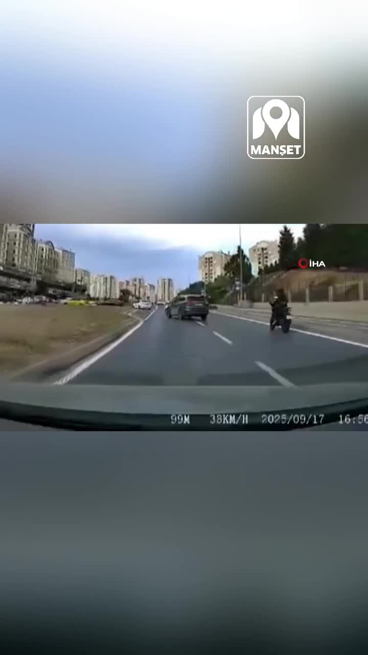   لحظه شوکه‌کننده زیر گرفتن یک مرد بعد از مشاجره در رانندگی وسط جاده!