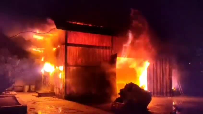   حریق انبار چرم و کفش در شهرک صنعتی کلات