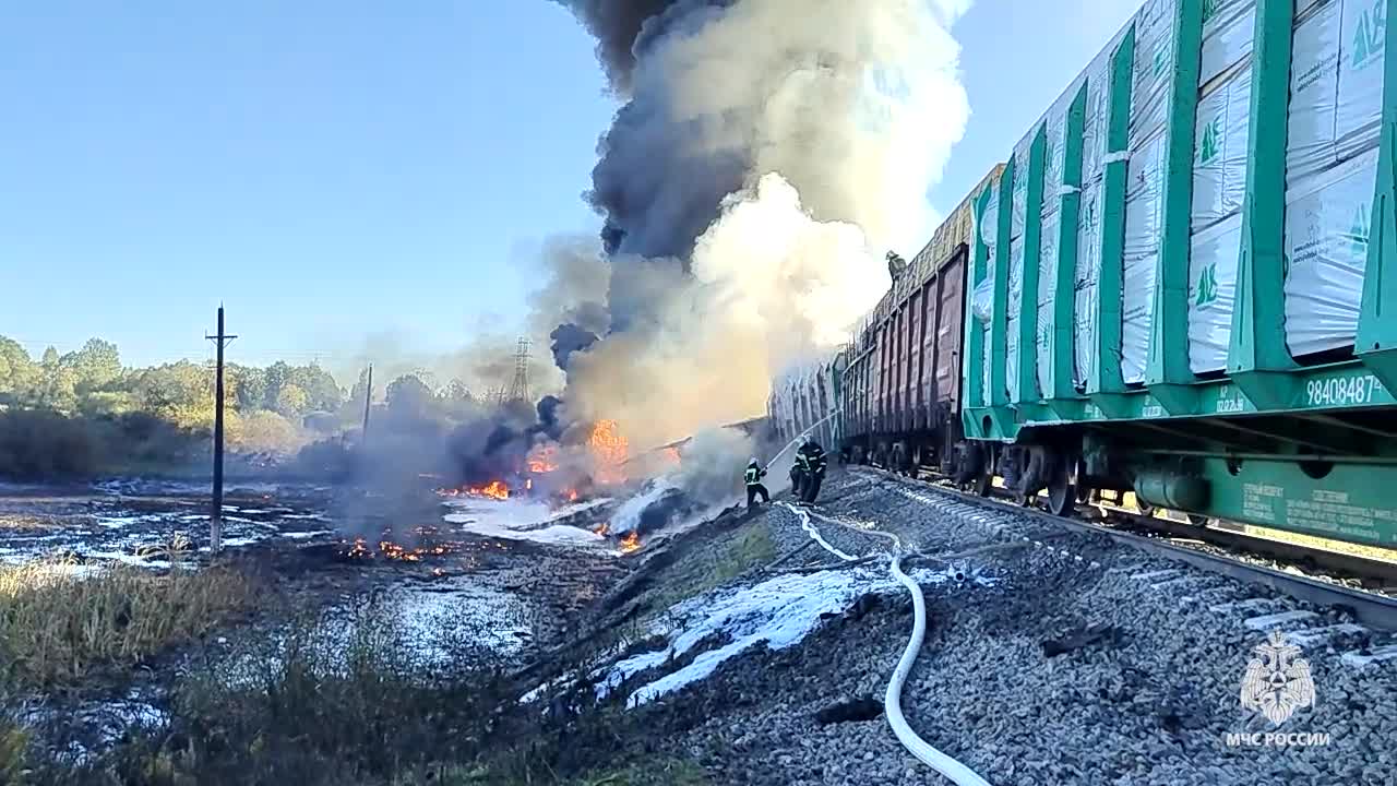   اولین تصاویر از تصادف هولناک قطار حامل سوخت با کامیون در روسیه