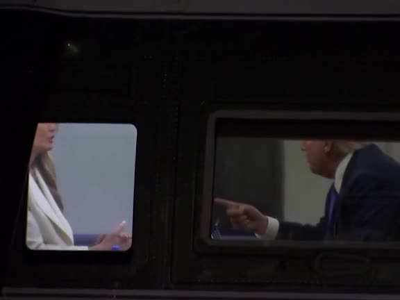   مکالمه پرتنش ترامپ و ملانیا از چشم دوربین‌ اسکای‌نیوز دور نماند