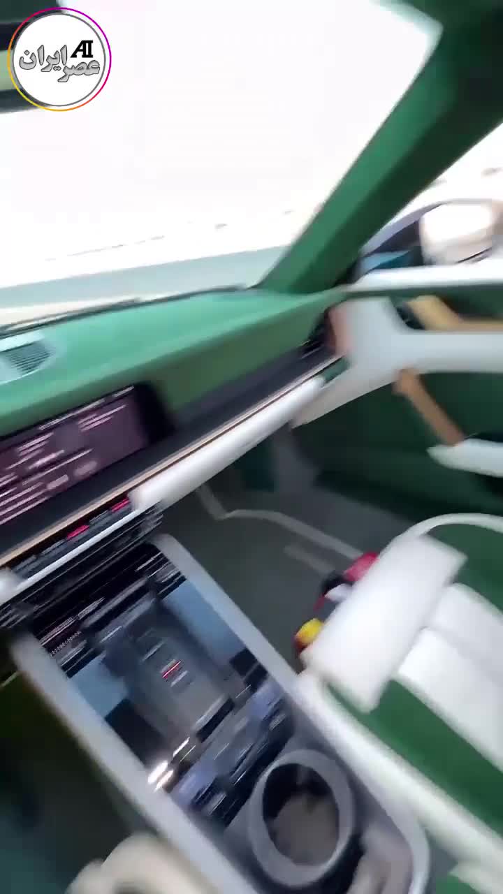   آیت‌ الکرسی در پورشه ۹۱۱ توربو؛ ابتکاری برای تزئین مذهبی یک خودروی سوپراسپرت