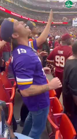   رقص وزیر جنگ آمریکا در استادیوم