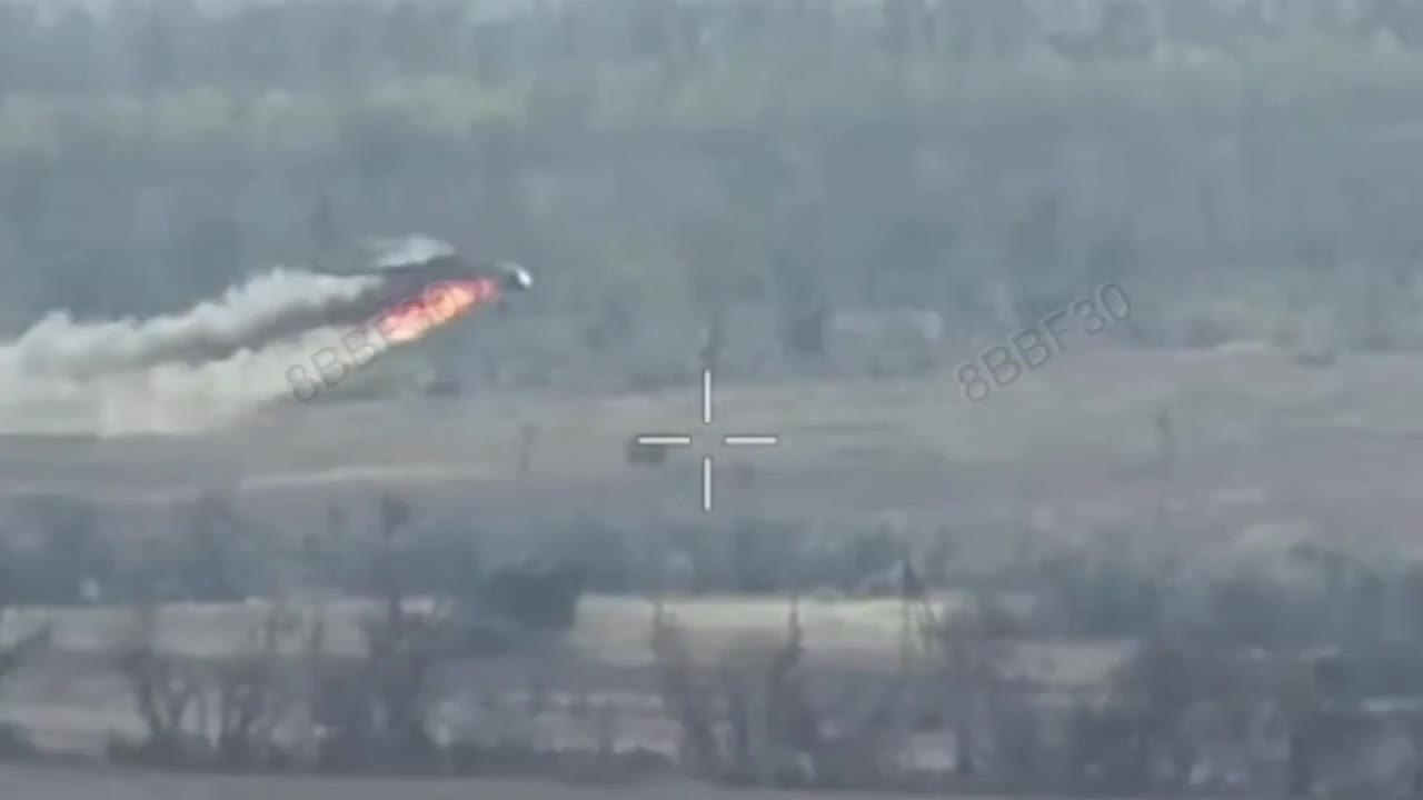   لحظه اصابت پهپاد انتحاری به بالگرد روسی