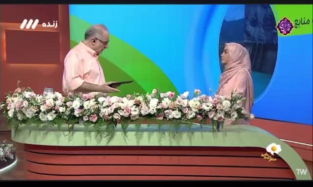   مجری صداوسیما: خدا پدر احمدی‌نژاد را بیامرزد که...