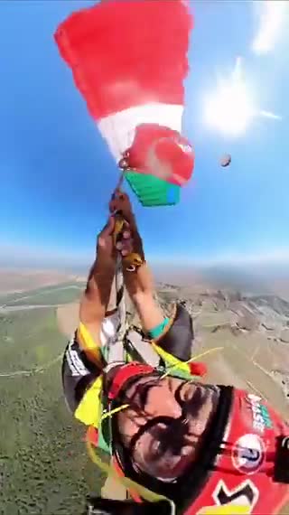   مهارت یک چترباز جان او را در لحظه آخر سقوط حفظ کرد!