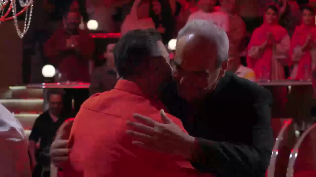   لحظات سخت و خجالت کشیدن جواد خیابانی مقابل حرف‌های نعیمه نظام‌دوست