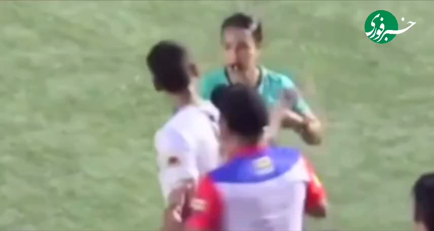   شوک وسط زمین؛ سیلی بازیکن اخراجی به داور زن!