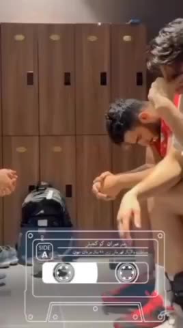   لحظه احساسی در رختکن؛ پخش صدای پدر و مادر بازیکنان در رختکن قبل از فینال و قهرمانی جهان!