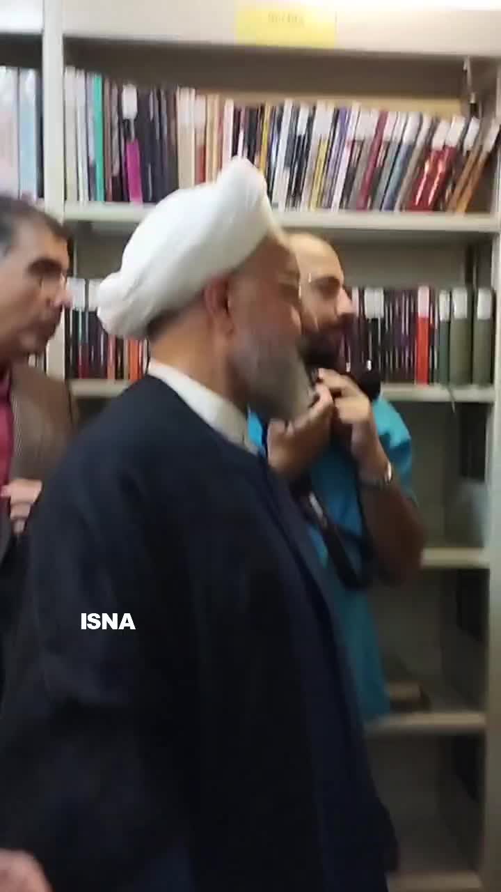   اهدای ۲۵ هزار نسخه کتاب به سازمان اسناد و کتابخانه ملی توسط حسن روحانی
