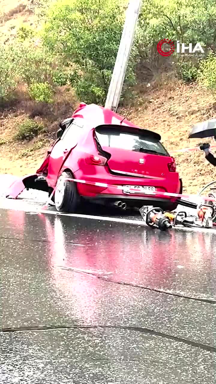  لحظه تصادف مرگبار در جاده بر اثر بارش شدید باران