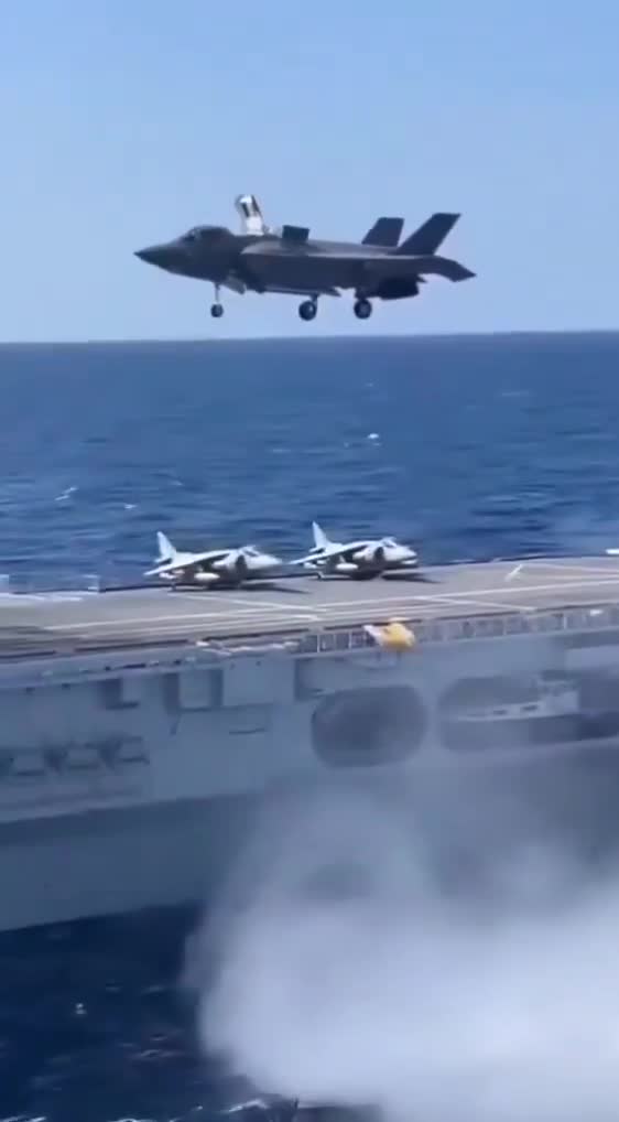   فرود جنگنده‌های آمریکا در ۵۵۰ مایلی ساحل ونزوئلا