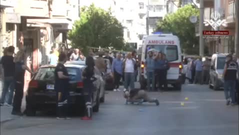   لحظه حمله مسلحانه به پاسگاه پلیس ازمیر ترکیه