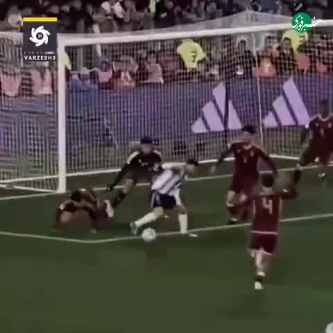   اعجاز مسی در ۳۸ سالگی، دریبل ۳ بازیکن ونزوئلا بدون لمس توپ