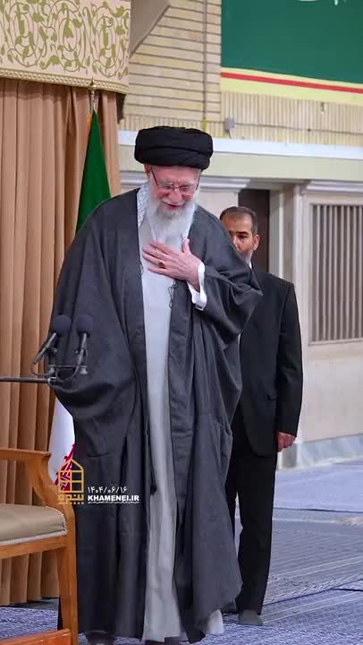   لحظاتی از گفت‌وگوی خصوصی رئیس‌جمهور با رهبر انقلاب