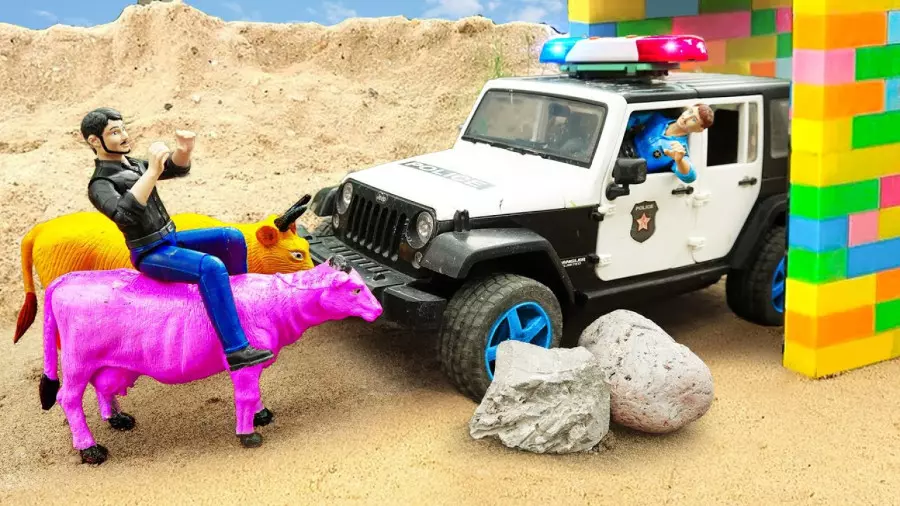 ماجراجویی با ماشین‌های رنگی: دنیای اسباب بازی‌های کودکانه!