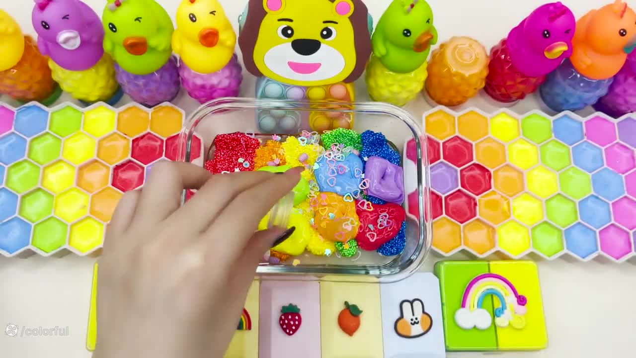 آیا می‌توانید رنگ نهایی اسلایم براق و جالب ما را حدس بزنید؟