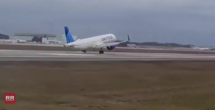   هواپیمایی که از فاجعه گریخت