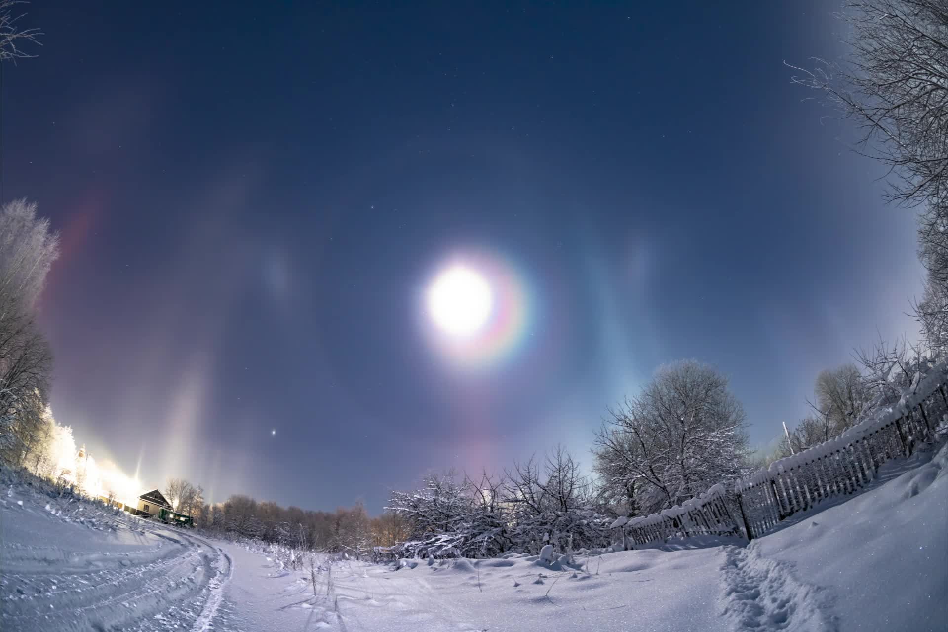   ستون‌های نور در منطقه لنینگراد