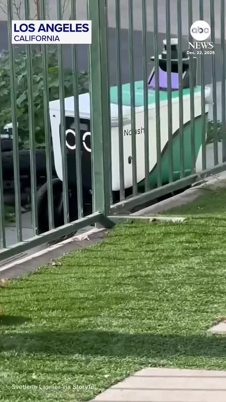    ربات تحویل‌دهنده در لس‌آنجلس موتورسیکلت را سرنگون کرد